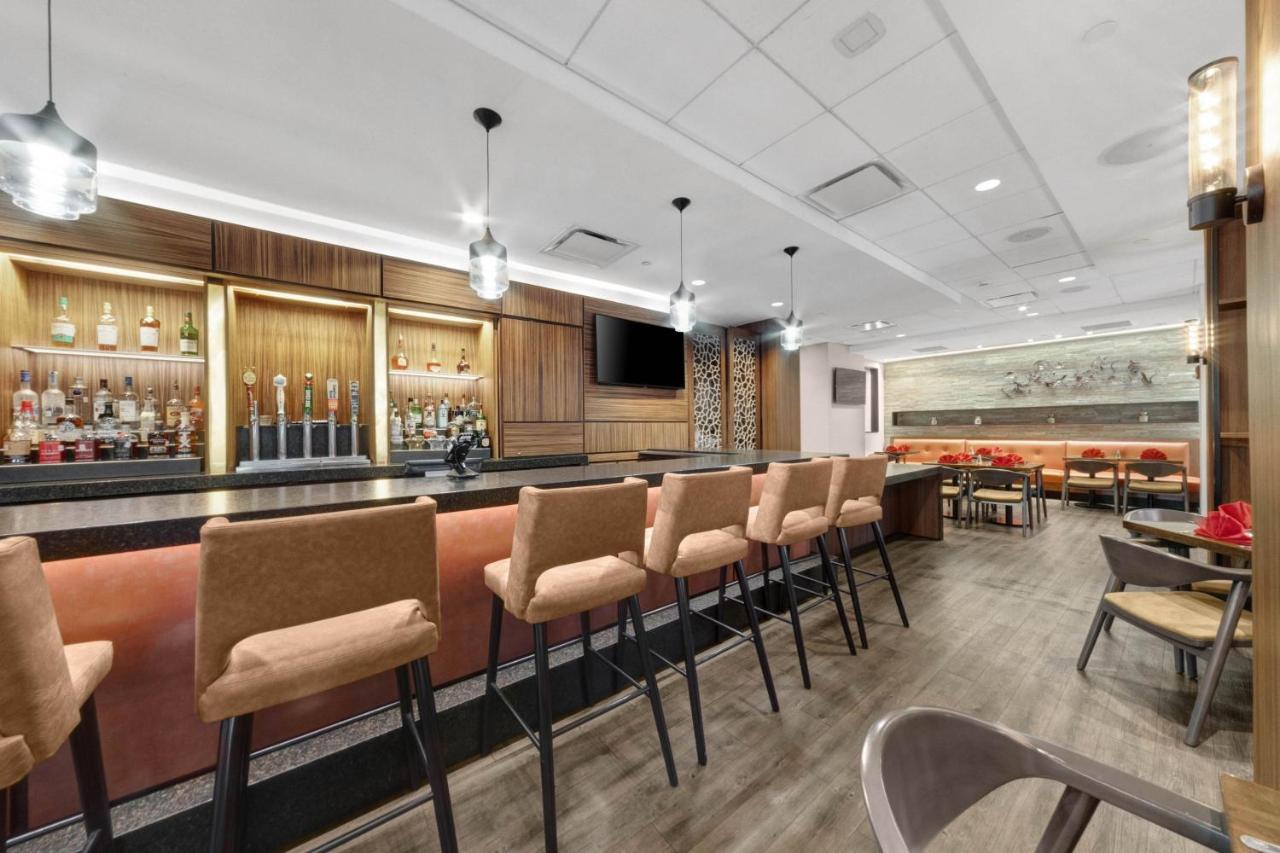 Отель Houston Marriott North Экстерьер фото