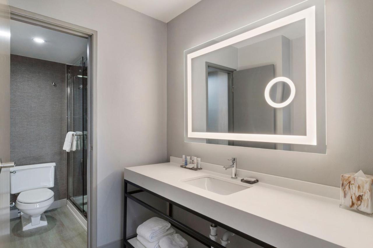 Отель Houston Marriott North Экстерьер фото