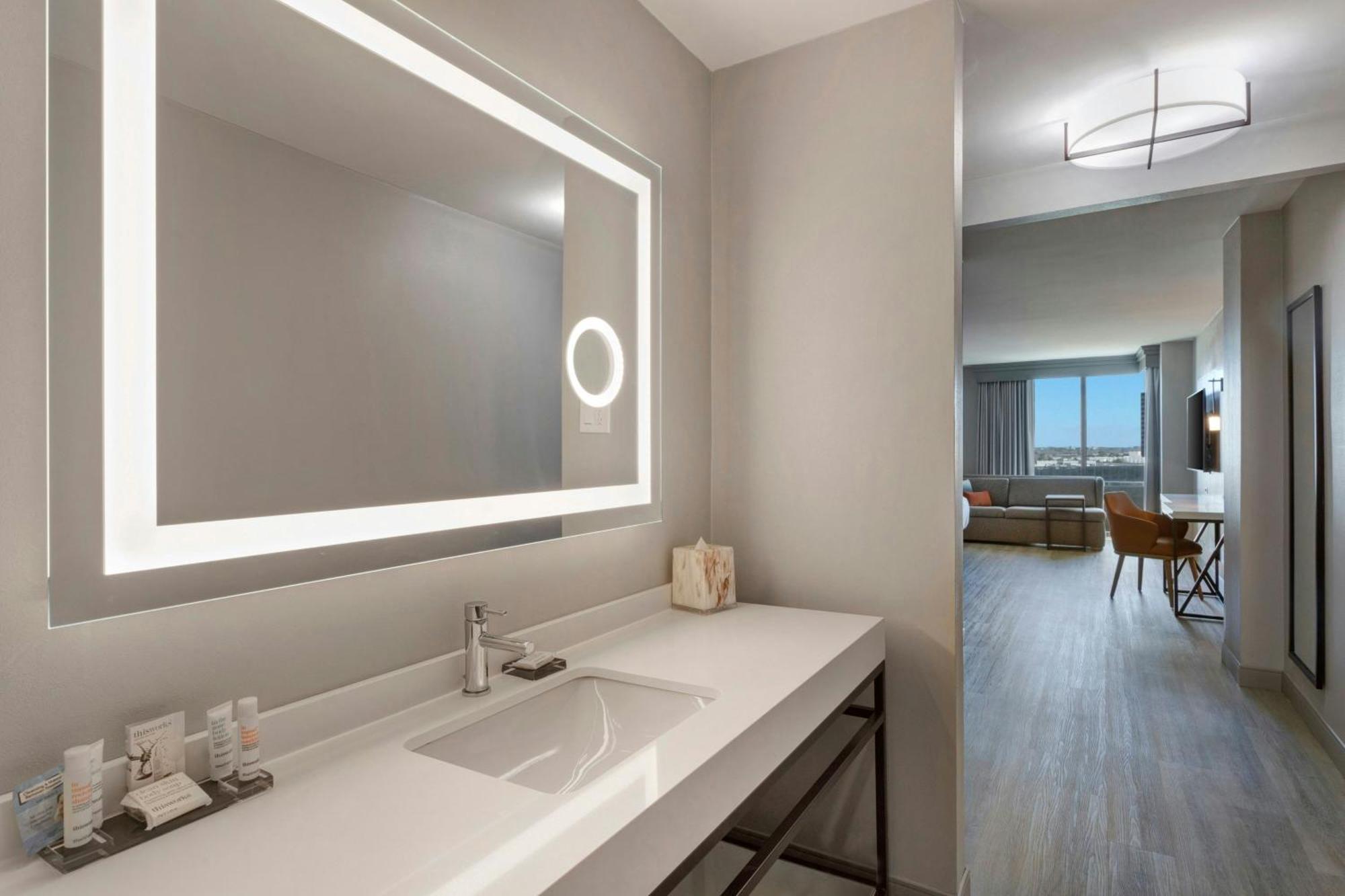 Отель Houston Marriott North Экстерьер фото